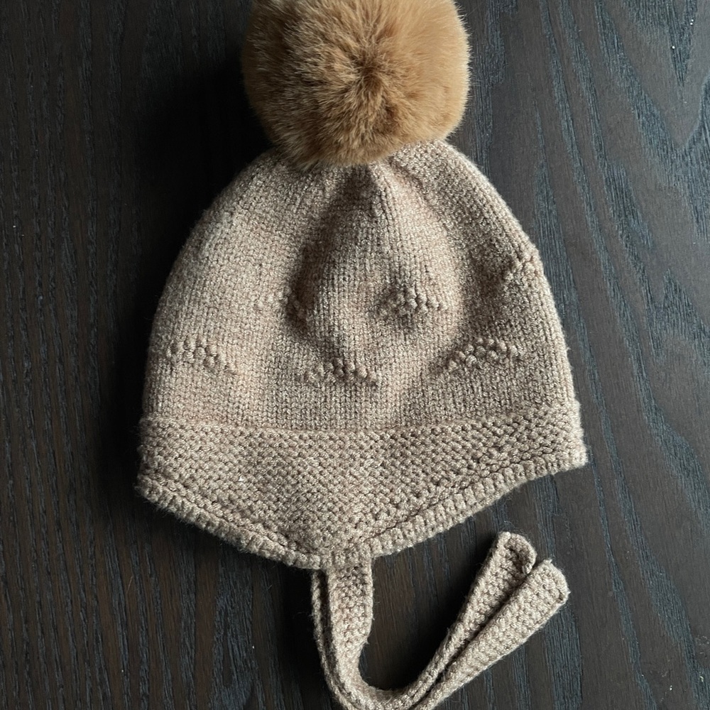 Knitted Pom-Pom bonnet